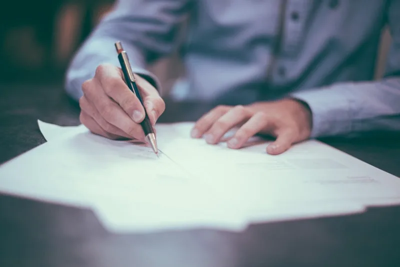 Signature d'un contrat de prêt immobilier